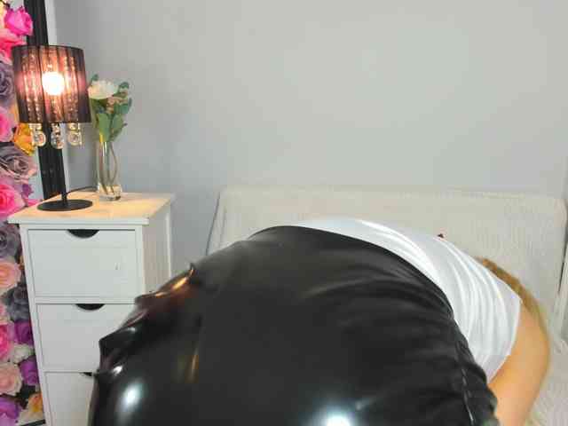 CrystalPretty webcam