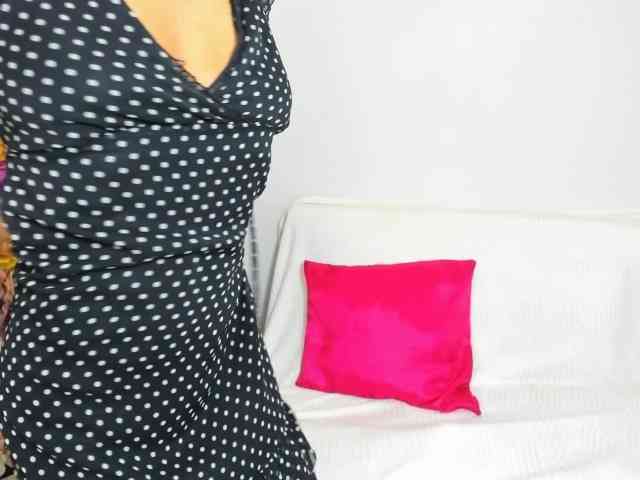 CrystalPretty webcam