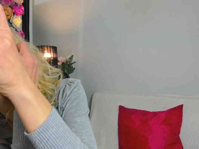 CrystalPretty webcam