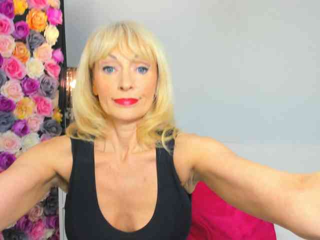 CrystalPretty webcam