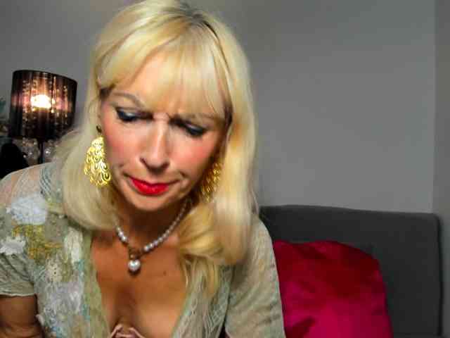 CrystalPretty webcam