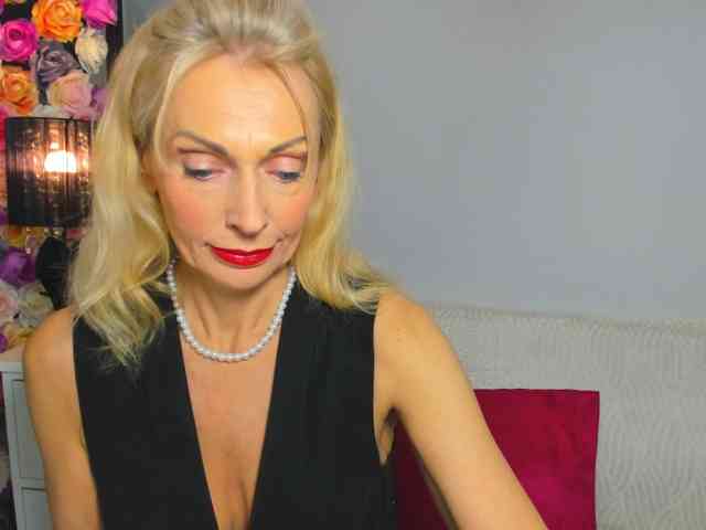 CrystalPretty webcam