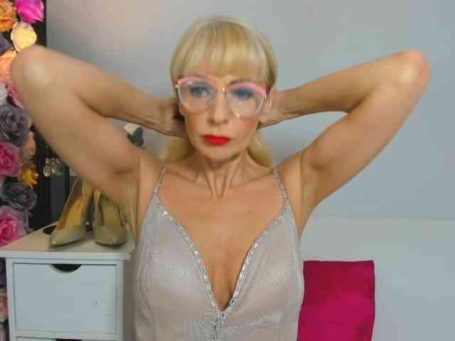 CrystalPretty webcam