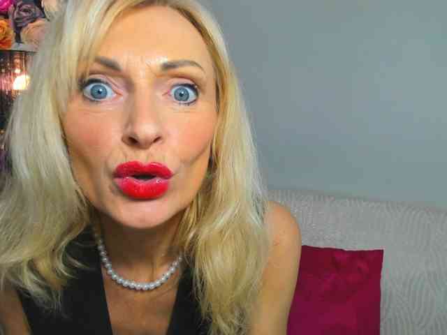 CrystalPretty webcam