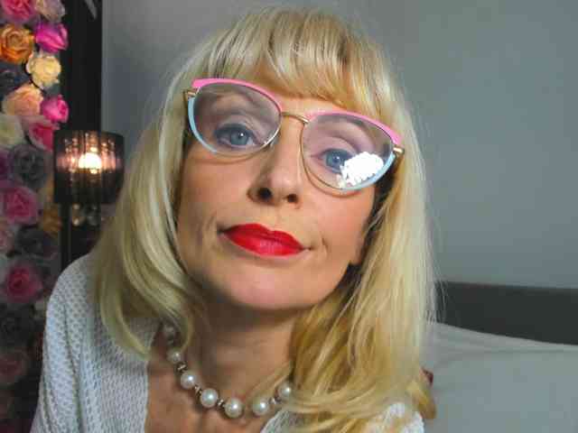 CrystalPretty webcam