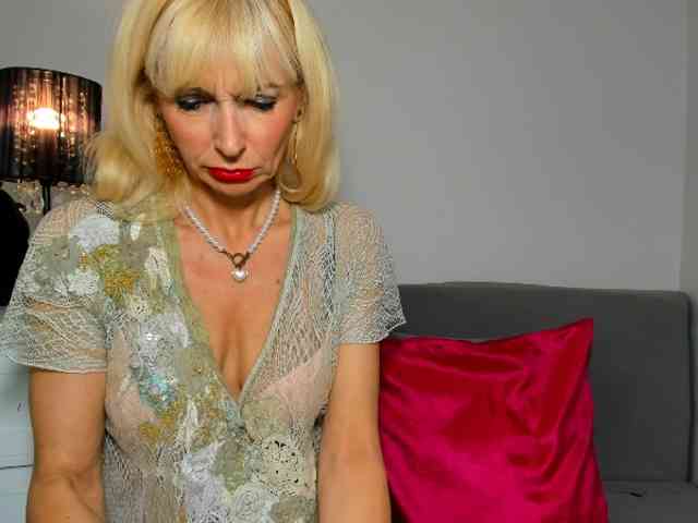 CrystalPretty webcam
