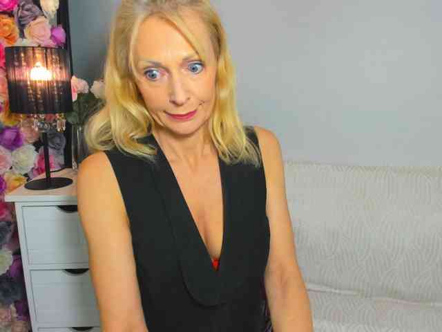 CrystalPretty webcam