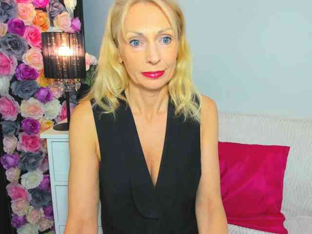 CrystalPretty webcam