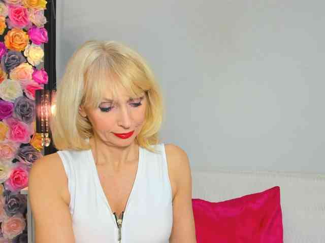 CrystalPretty webcam