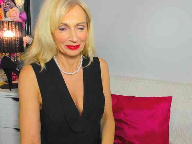 CrystalPretty webcam