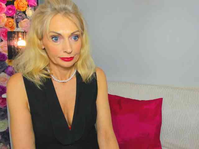 CrystalPretty webcam