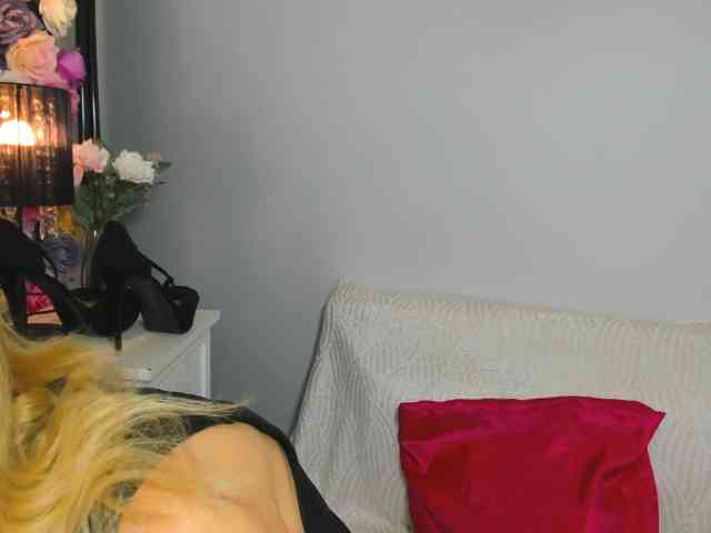 CrystalPretty webcam