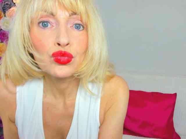 CrystalPretty webcam