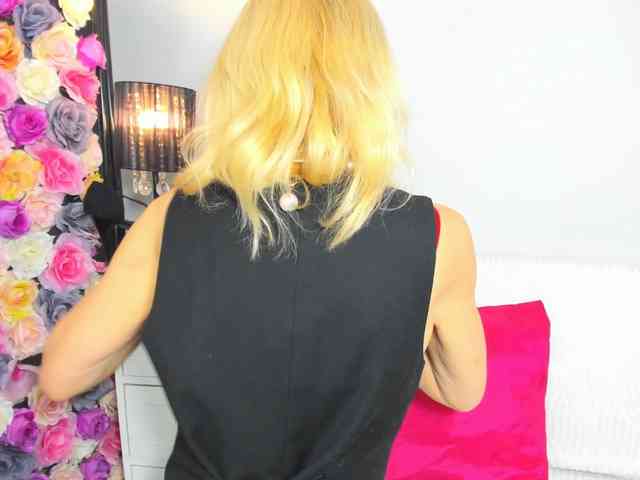 CrystalPretty webcam