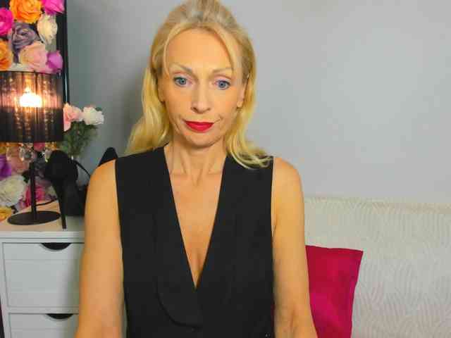 CrystalPretty webcam