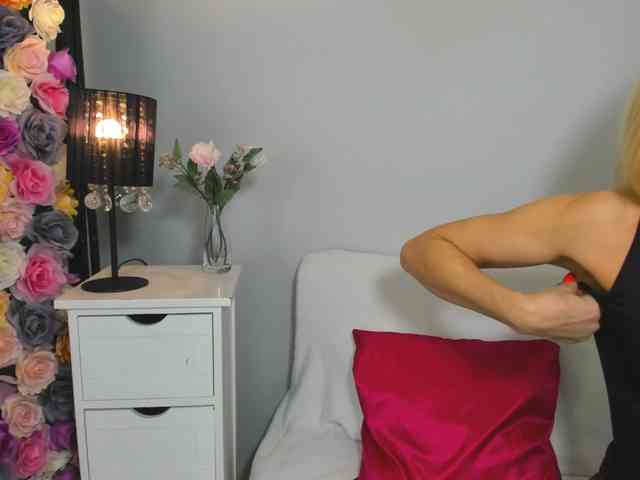 CrystalPretty webcam