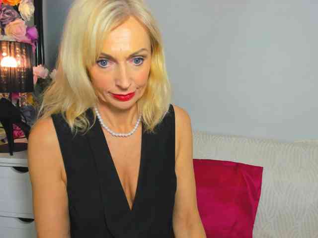 CrystalPretty webcam