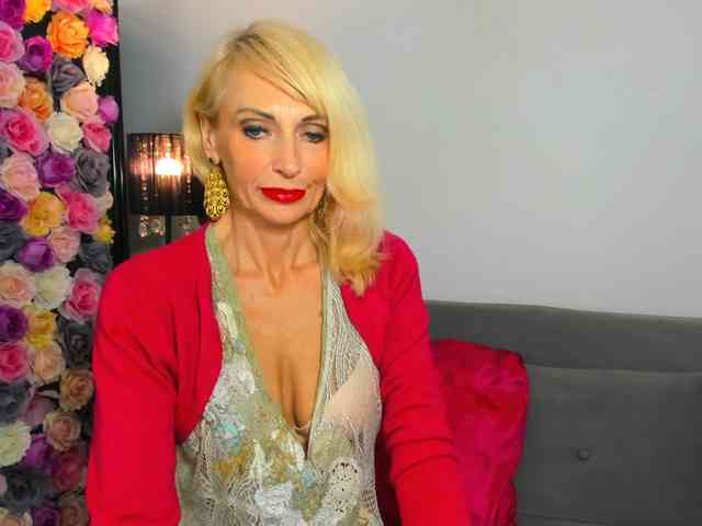 CrystalPretty webcam