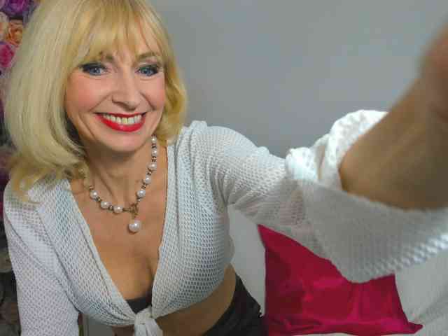 CrystalPretty webcam