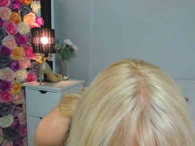 CrystalPretty webcam