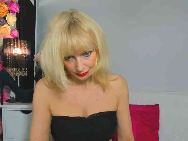 CrystalPretty webcam