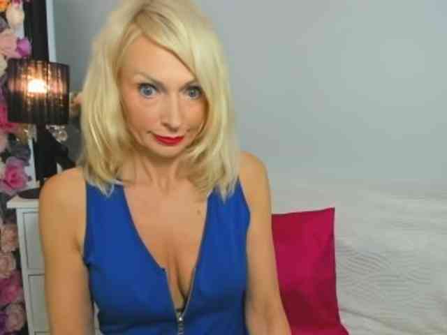 adult webcam CrystalPretty