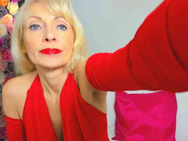 CrystalPretty webcam