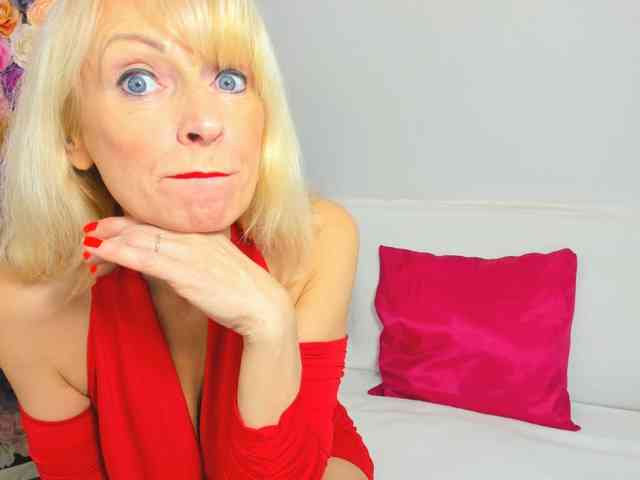 CrystalPretty webcam