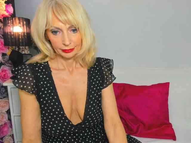 CrystalPretty webcam