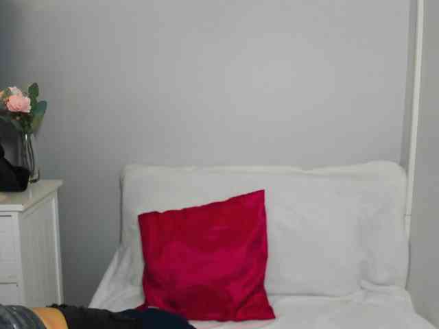 CrystalPretty webcam