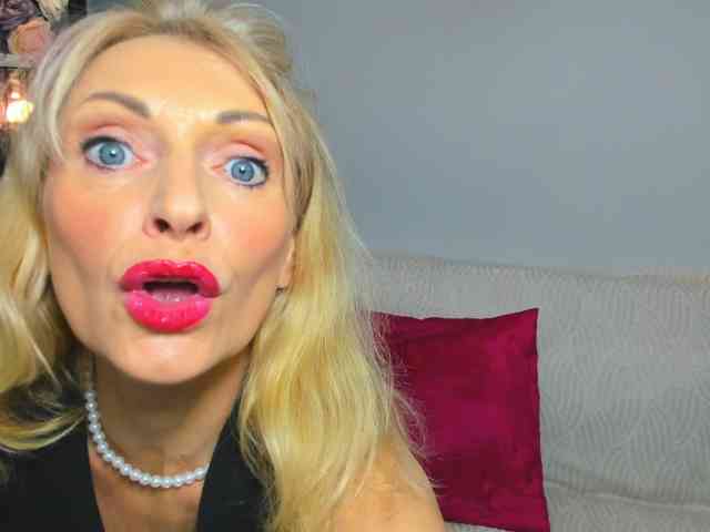 CrystalPretty webcam