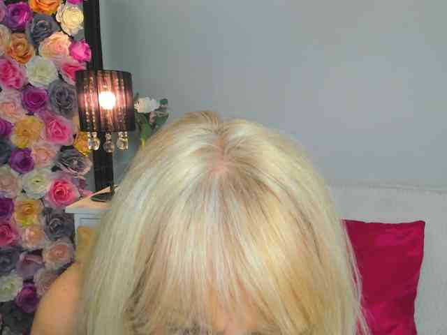 CrystalPretty webcam