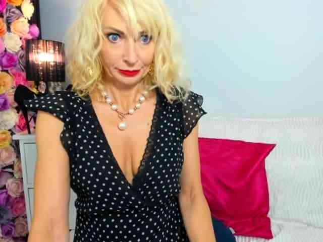 CrystalPretty webcam