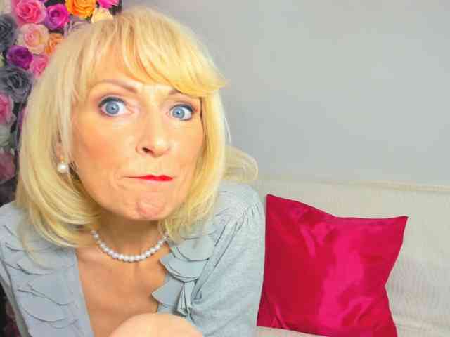 CrystalPretty webcam