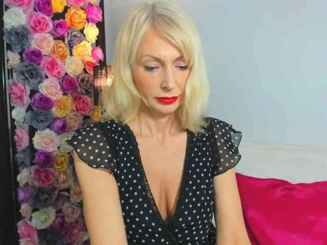 CrystalPretty webcam