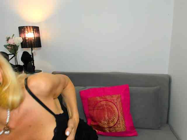 CrystalPretty webcam