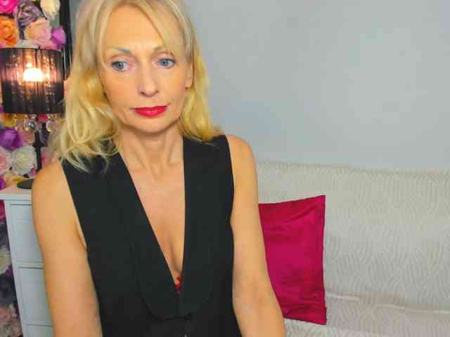 CrystalPretty webcam