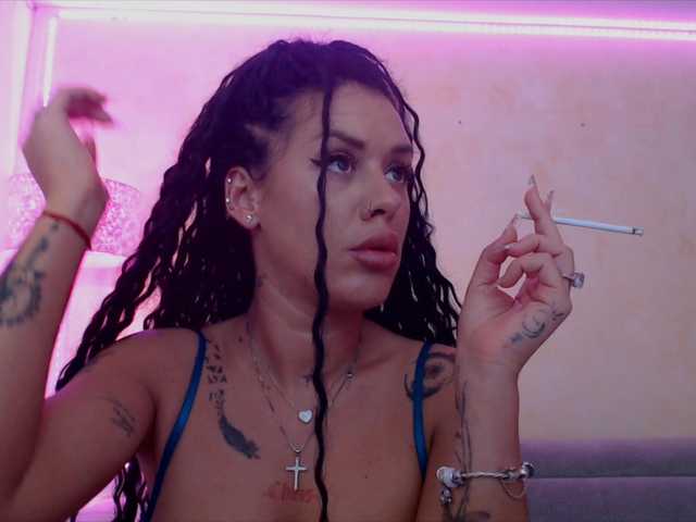 LaylaCruz's BongaCams show and profile