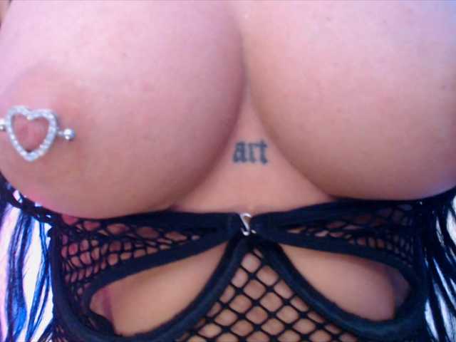 LaylaCruz's BongaCams show and profile