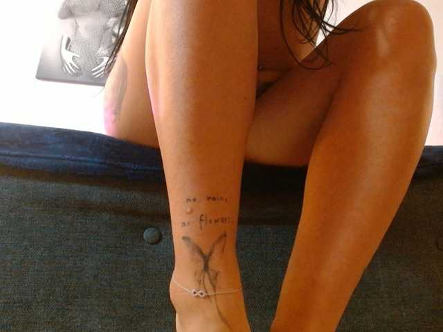 LaylaCruz's BongaCams show and profile