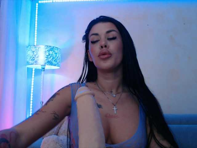 LaylaCruz's BongaCams show and profile