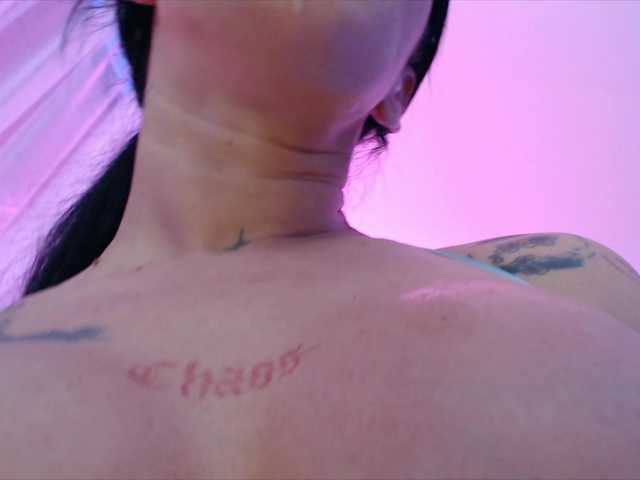 LaylaCruz's BongaCams show and profile