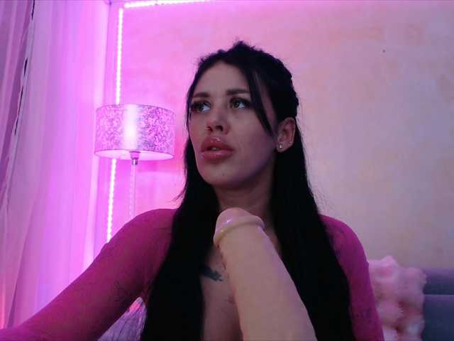 LaylaCruz's BongaCams show and profile