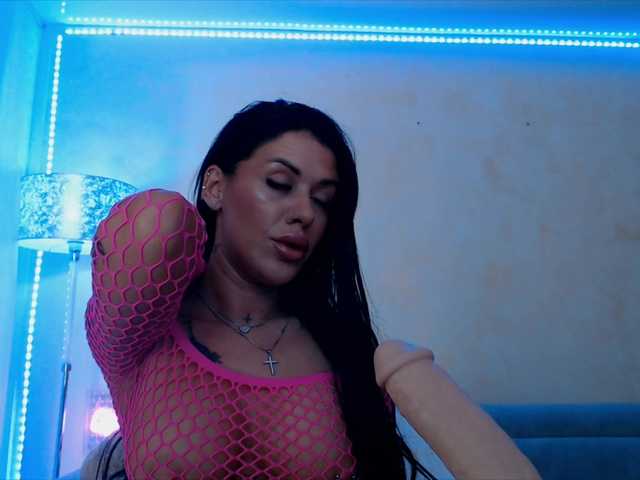 LaylaCruz's BongaCams show and profile
