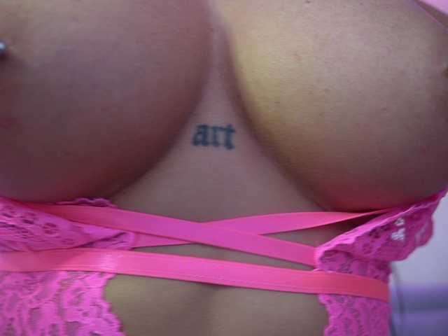 LaylaCruz's BongaCams show and profile