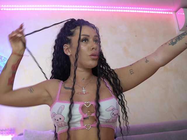 LaylaCruz's BongaCams show and profile