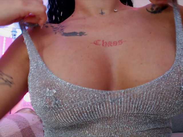 LaylaCruz's BongaCams show and profile