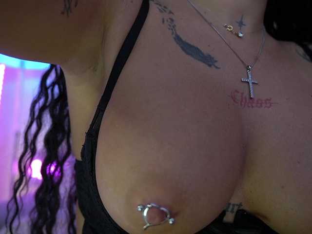 LaylaCruz's BongaCams show and profile