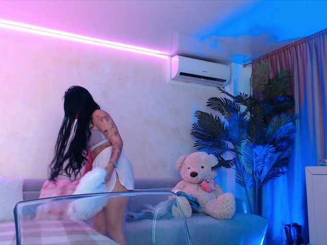 LaylaCruz's BongaCams show and profile