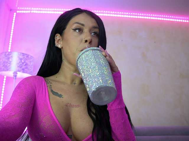 LaylaCruz's BongaCams show and profile